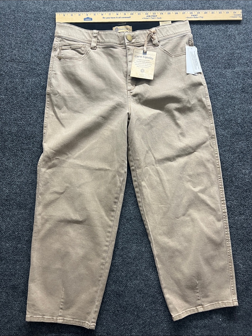 Democracy Cropped Ankle Jeans in Light Tan